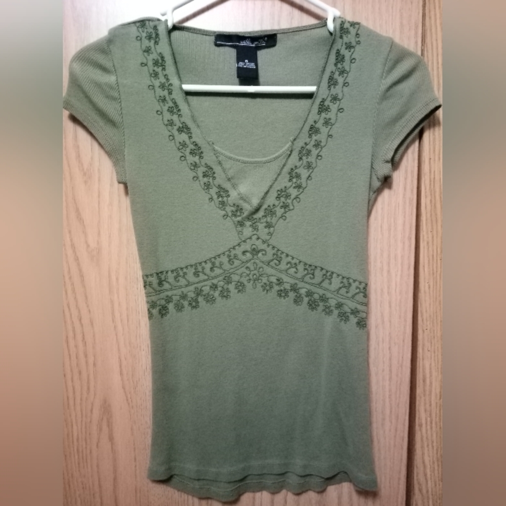 Women's top size small